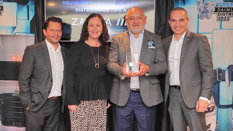 Daimler Truck México premia el compromiso de su red de distribuidores