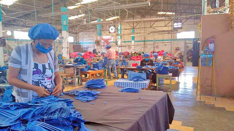 Maquiladoras de Tehuacán exportan uniformes industriales