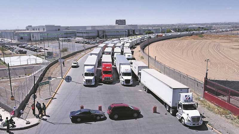 México rechaza inspecciones a transporte de carga en frontera con Texas