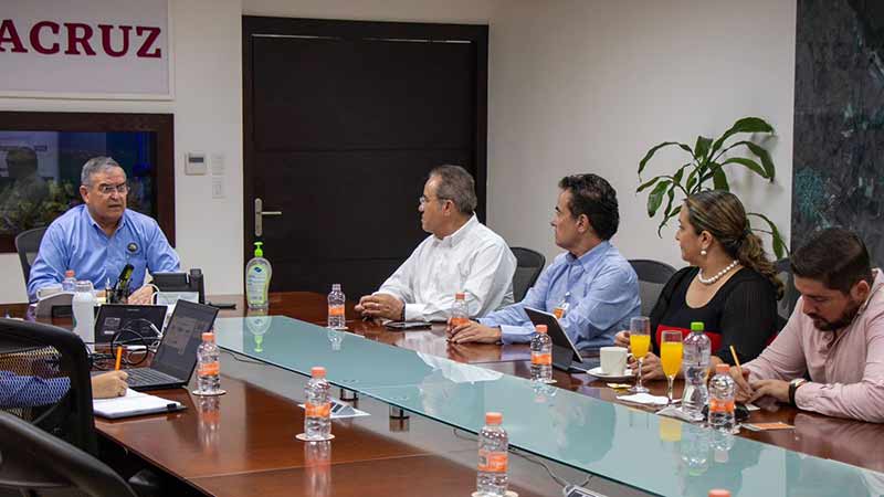 Atiende director de Asiponaver visita del presidente nacional de Canacar