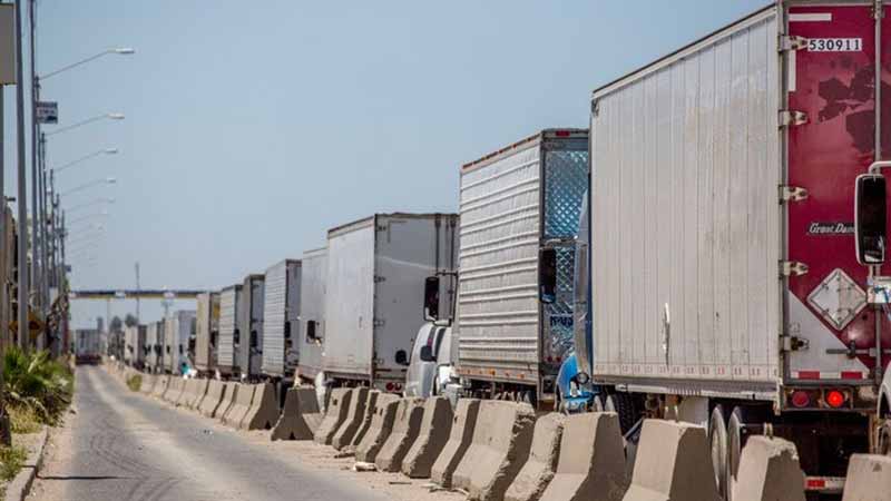 Alrededor de 21 mil camiones tienen retraso para cruzar en puente de Ciudad Juárez