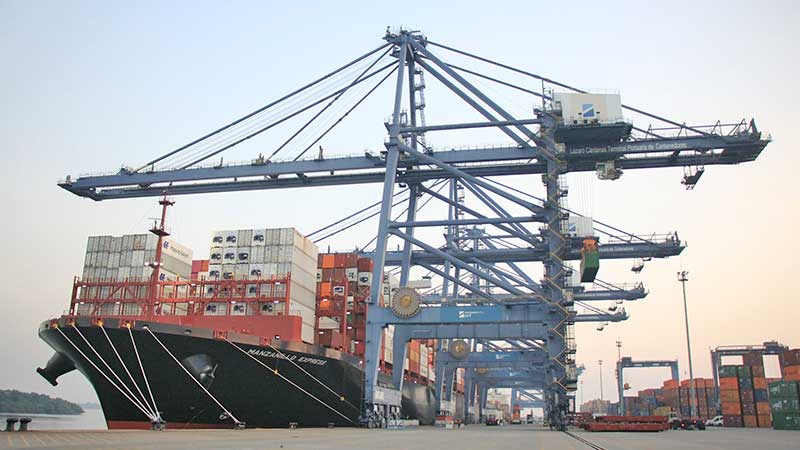 Opera el sistema portuario nacional 221 millones de toneladas de carga