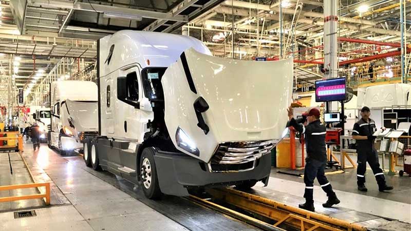 Producción y exportación de vehículos pesados alcanzan récord