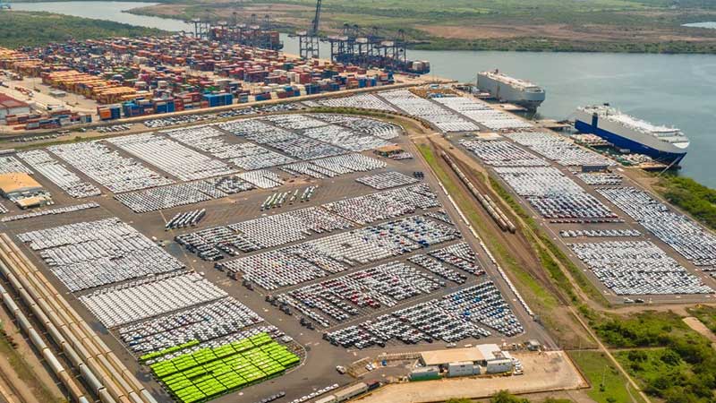 Optimiza y mejora el puerto de Lázaro Cárdenas manejo de carga automotriz